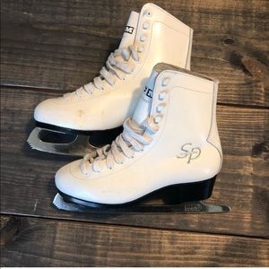 CCM Figure Skates! Size 8